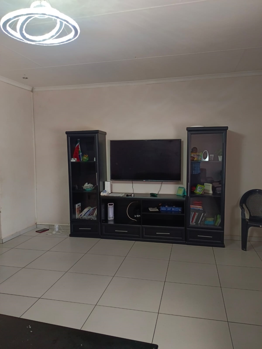 6 Bedroom Property for Sale in Flamwood North West